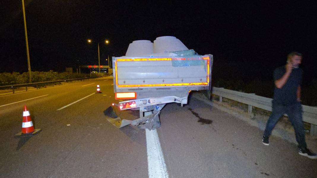 Yol tamamen kapandı! Çok sayıda ölü ve yaralı var 5